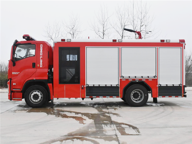 五十鈴6噸泡沫消防車（獨立乘員室）