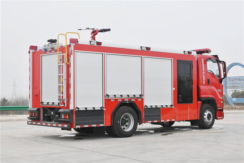 五十鈴6噸泡沫消防車（獨立乘員室）