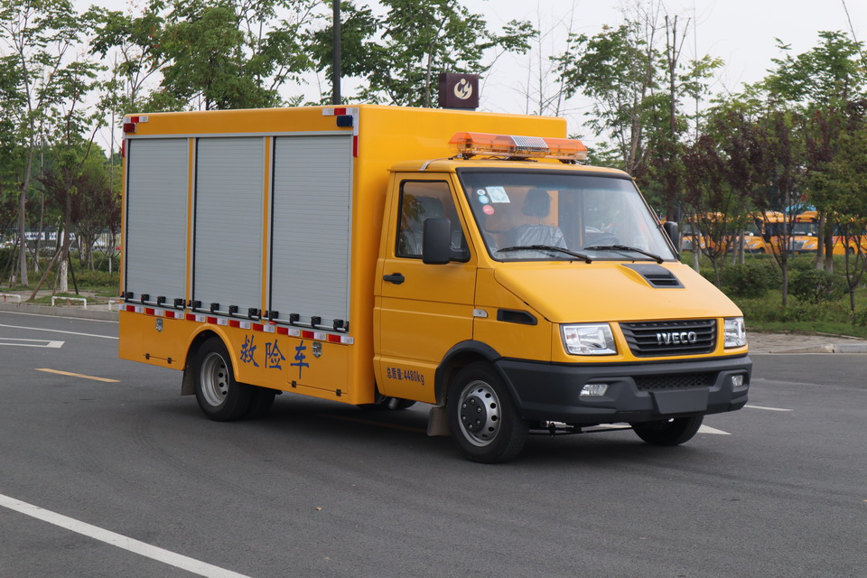 依維柯排澇救險(xiǎn)車(chē)