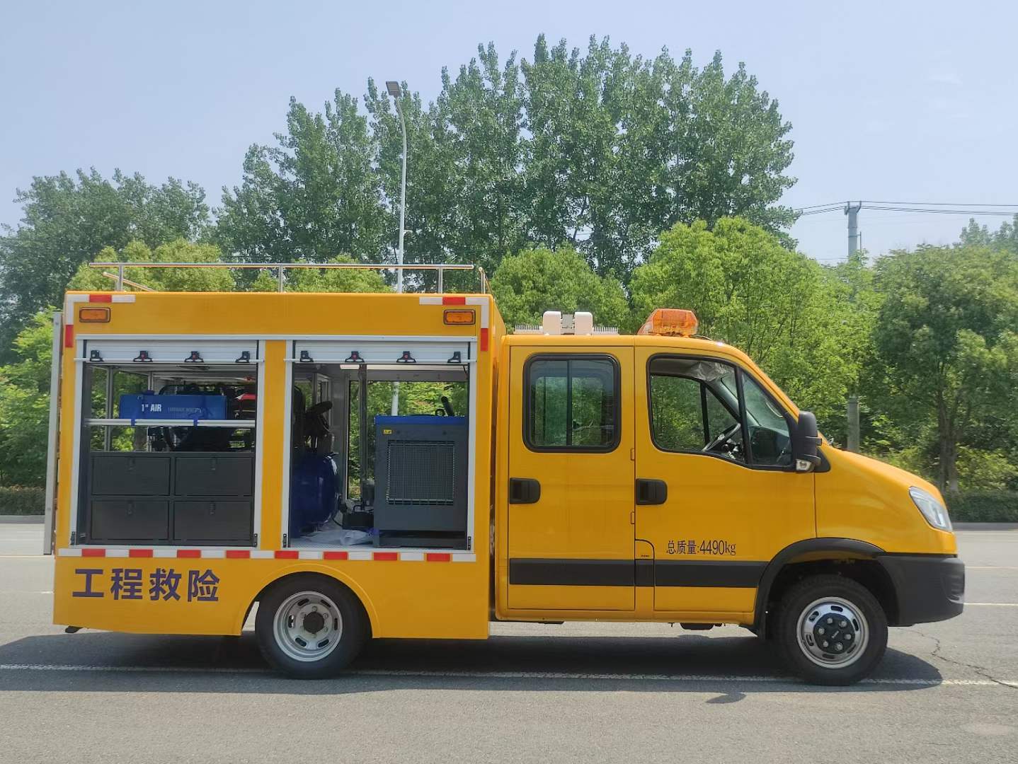 依維柯雙排排澇救險(xiǎn)車