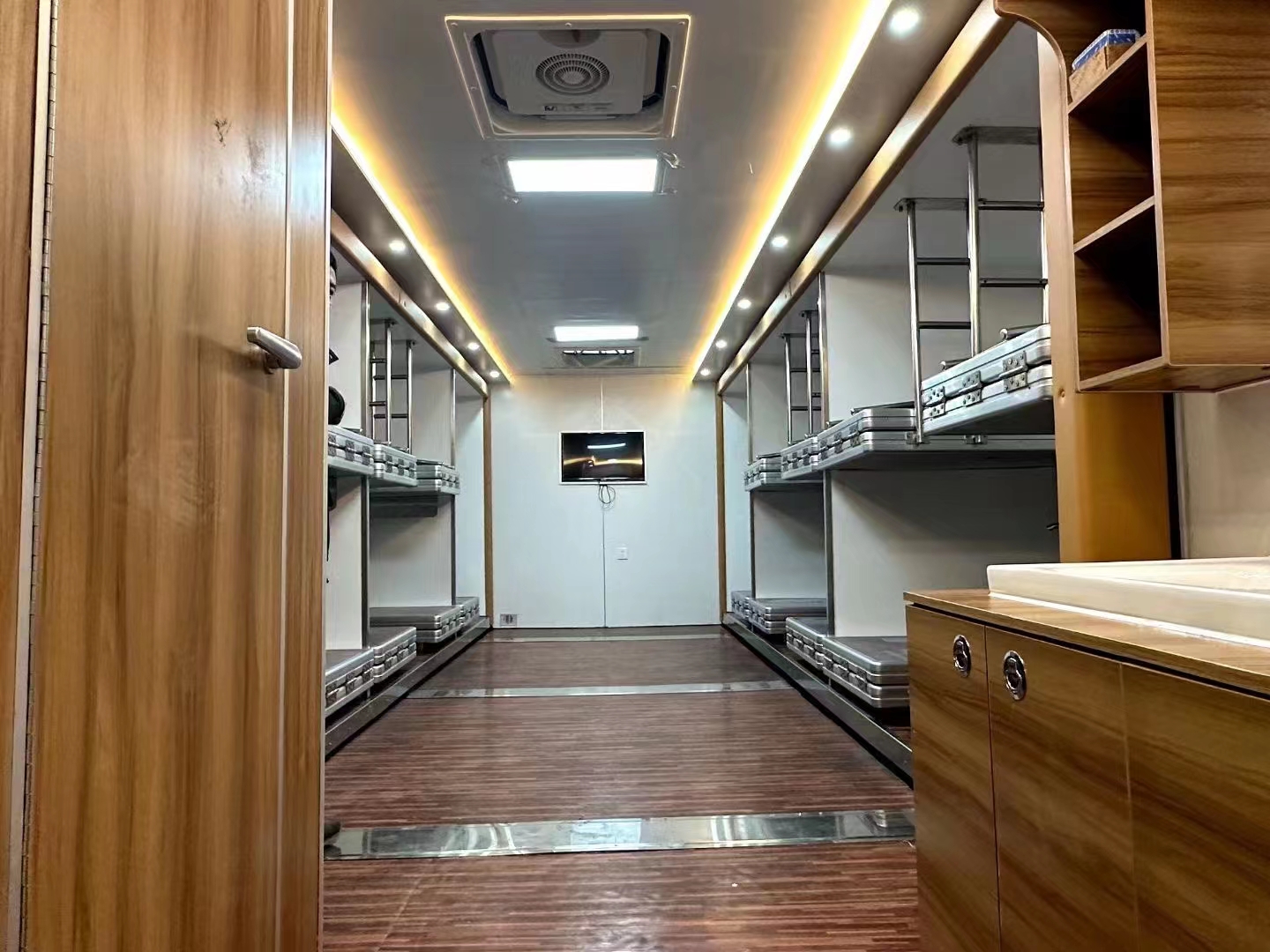 汕德卡宿營車