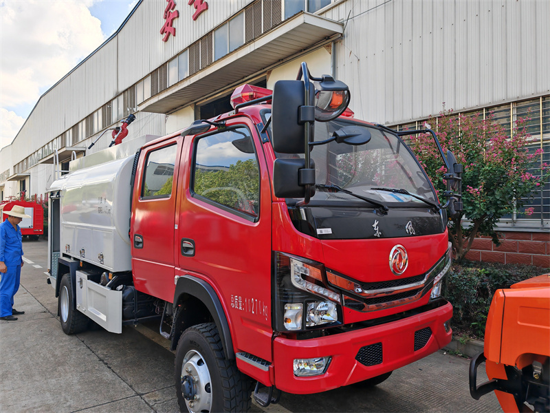 四驅(qū)5噸消防灑水車